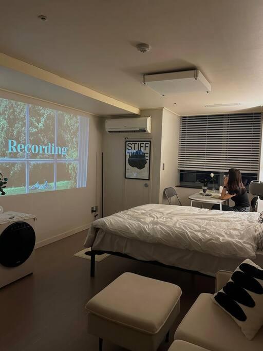Monoroom Sillim Station 3min, High Floor View, Gangnam Station, Hongdae Station 20min, Airport Bus Stop 7min, Bedding Seoul