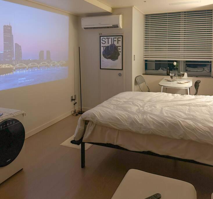 Monoroom Sillim Station 3min, High Floor View, Gangnam Station, Hongdae Station 20min, Airport Bus Stop 7min, Bedding Seoul
