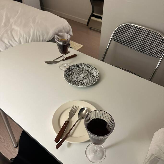 Monoroom Sillim Station 3min, High Floor View, Gangnam Station, Hongdae Station 20min, Airport Bus Stop 7min, Bedding Villa