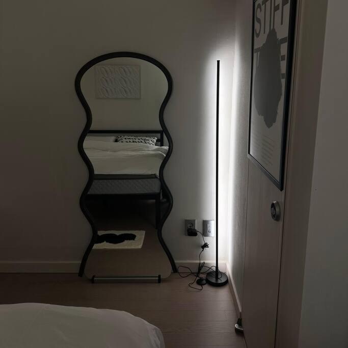 Monoroom Sillim Station 3min, High Floor View, Gangnam Station, Hongdae Station 20min, Airport Bus Stop 7min, Bedding *