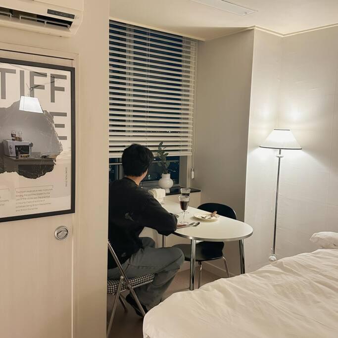 Monoroom Sillim Station 3min, High Floor View, Gangnam Station, Hongdae Station 20min, Airport Bus Stop 7min, Bedding Seoul