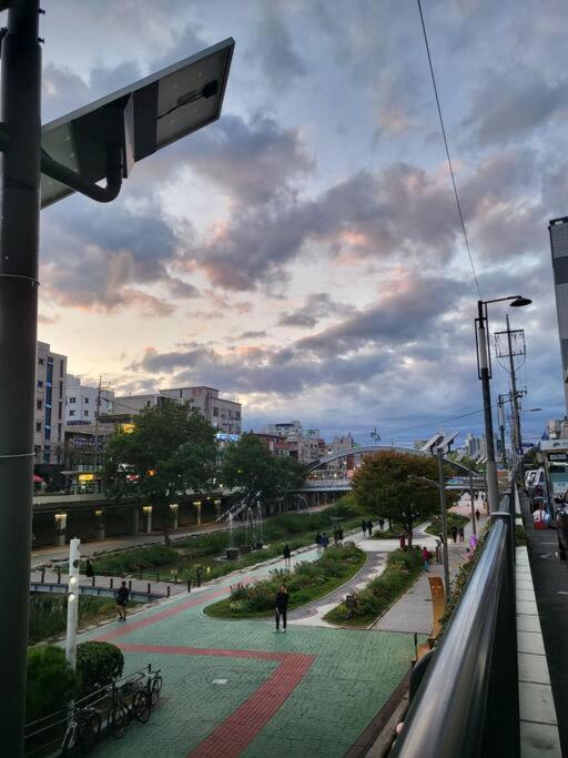Villa Monoroom Sillim Station 3min, High Floor View, Gangnam Station, Hongdae Station 20min, Airport Bus Stop 7min, Bedding *